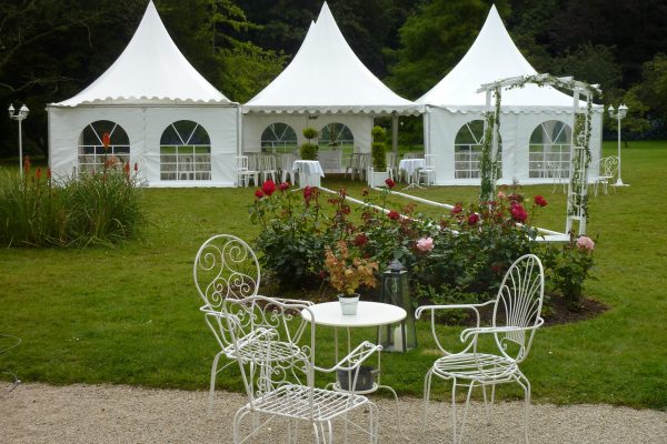 Garden Wedding Location chaises mariage Finistère